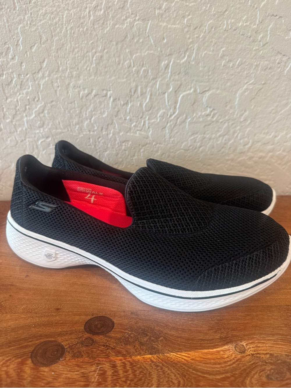 Skechers Women's Black Go Walk 4 -propel slip on size 9.5